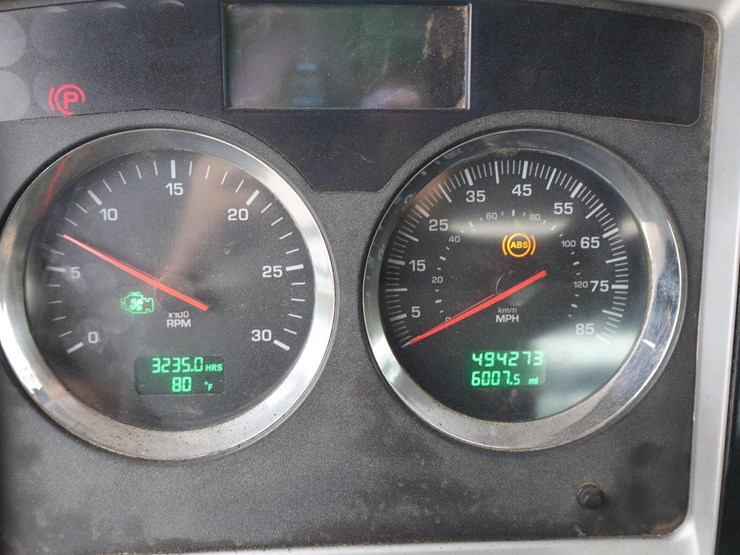 2011-kenworth-t800-image-32
