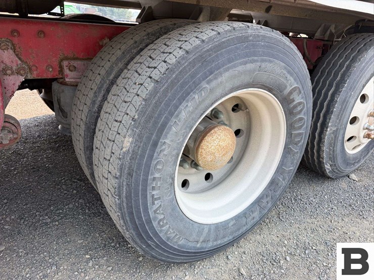 2001-freightliner-cst120-tank-truck-image-32