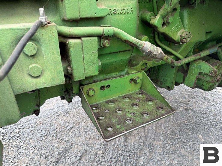 john-deere-3010-image-23
