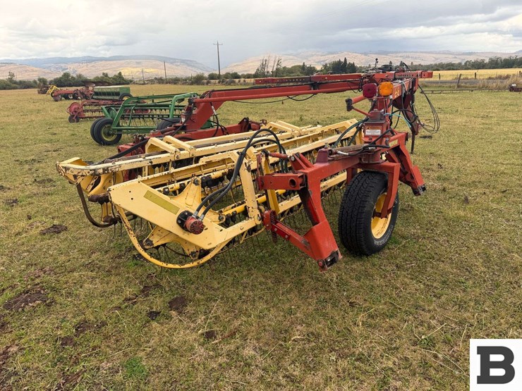 new-holland-216-image-6