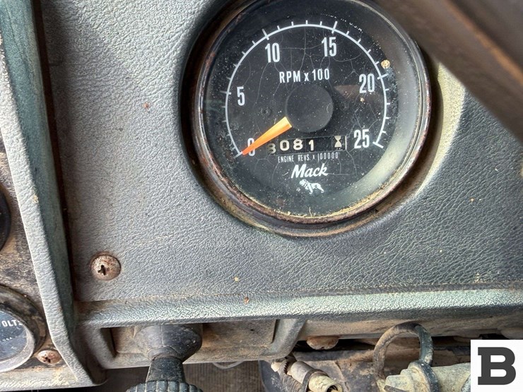 1988-mack-rd688s-image-59
