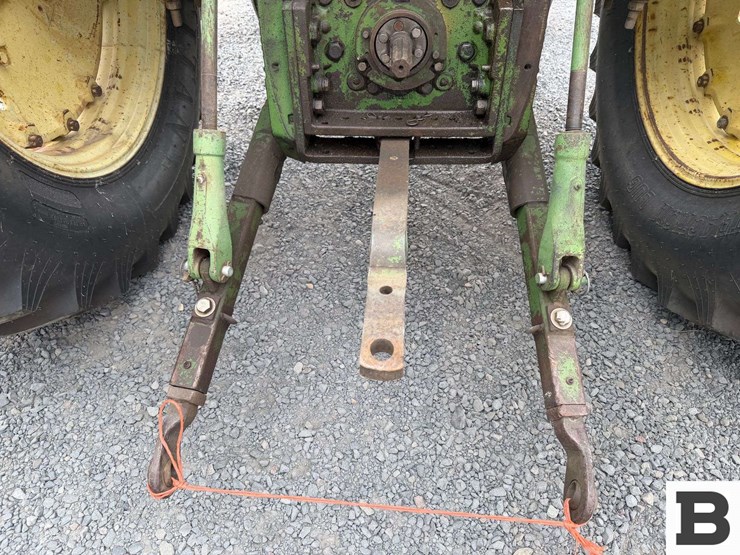 john-deere-3010-image-45