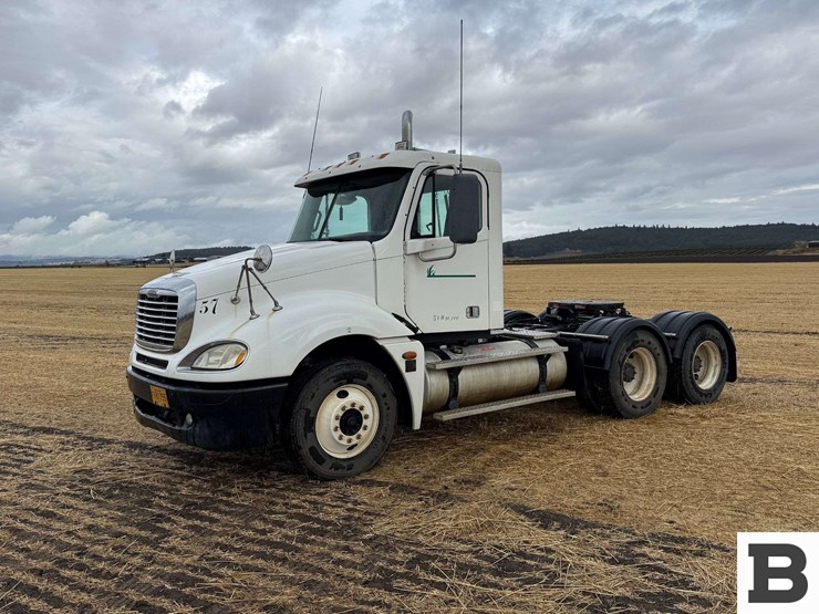 2005-freightliner-columbia-120-image-1