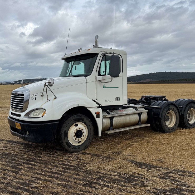 2005 FREIGHTLINER COLUMBIA 120