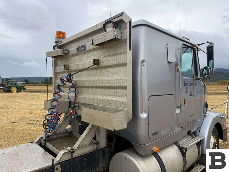 1991-volvo-gm-integral-sleeper-tractor-truck-image-52
