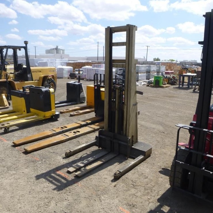 Crown 15BT Pallet Jack