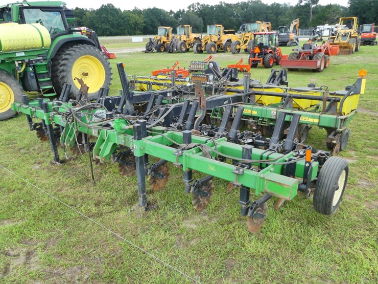 john-deere-1700-image-1