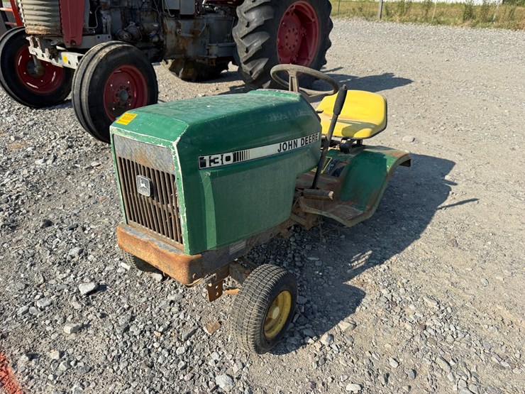 john-deere-130-image-1