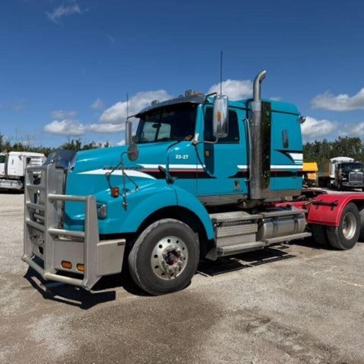 2023 WESTERN STAR 4900