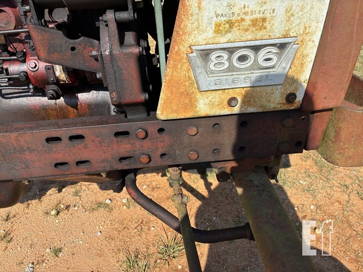 international-f806-image-2