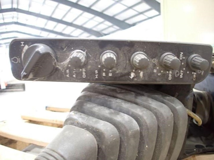 john-deere-120-image-9