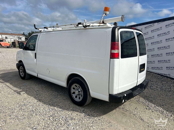 2012-chevrolet-express-1500-image-4