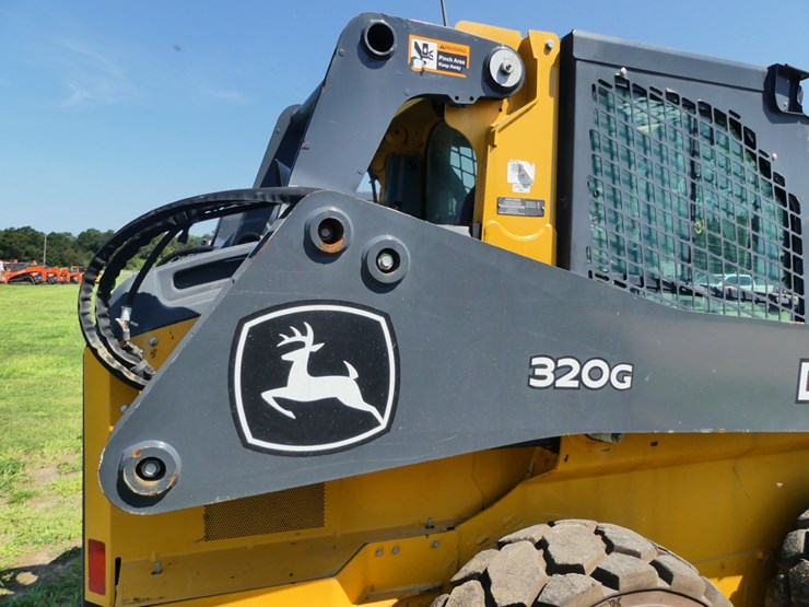 2024-deere-320g-image-7