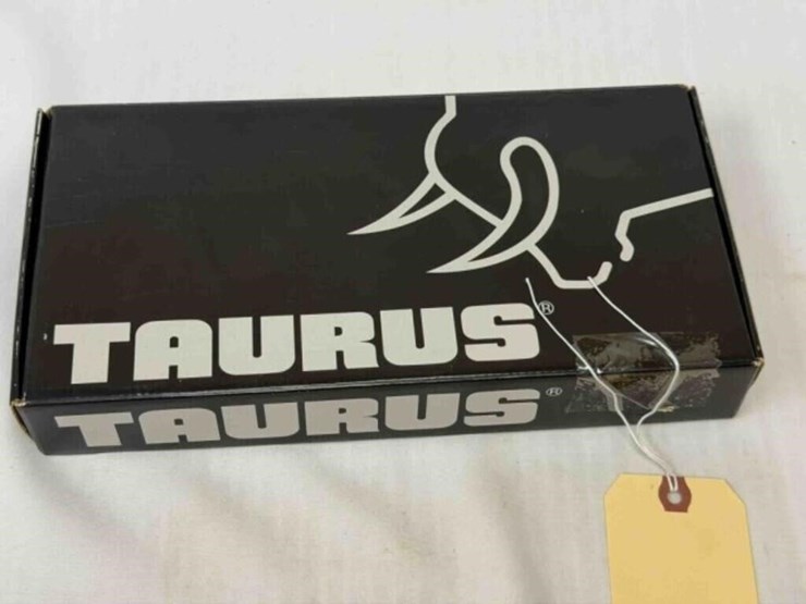 taurus-tracker-22mag-revolver-image-21
