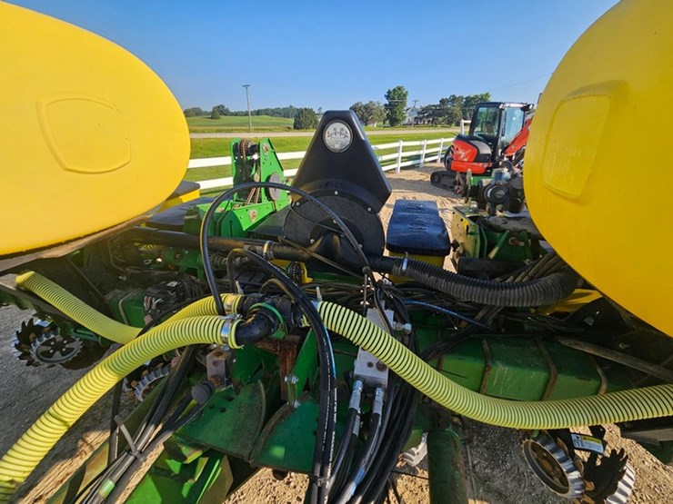 john-deere-1770-image-34