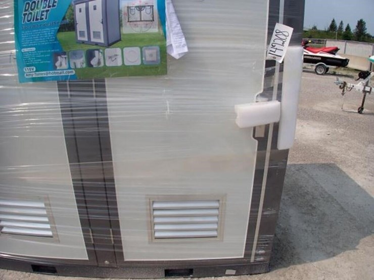 unused-bastone-portable-restroom-image-13