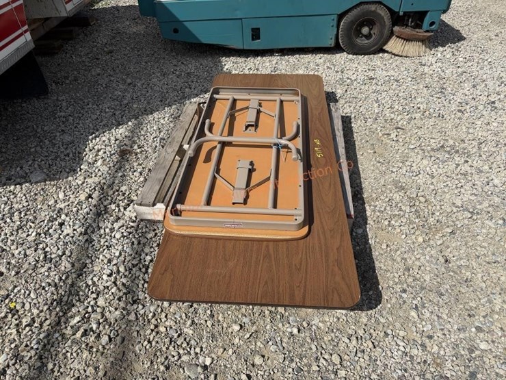 2--folding-tables-image-4