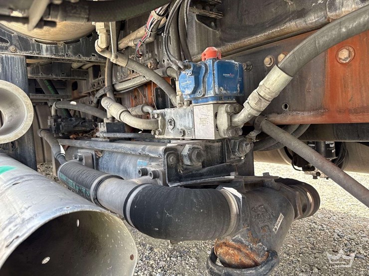 2020-peterbilt-567-image-21