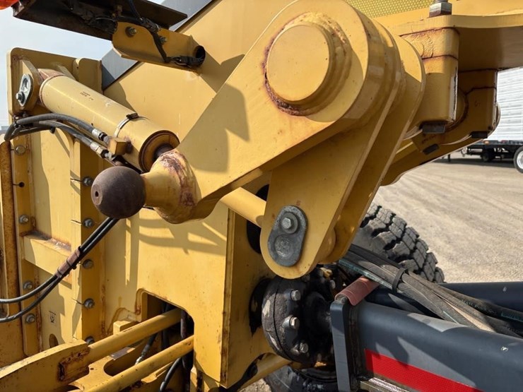 2009-deere-772g-image-16