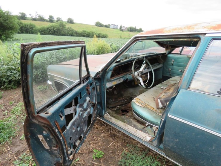 1966-chevrolet-impala-4dr-sedan-image-7