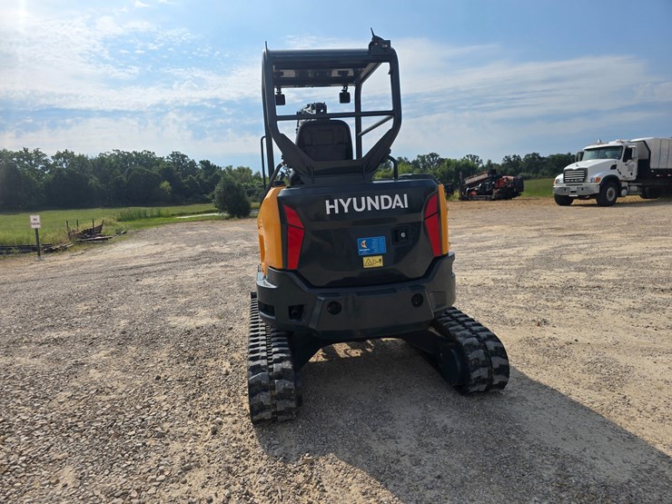 2024-hyundai-hx35az-image-13