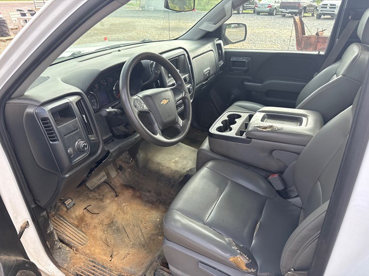 #1002-•-2015-chevrolet-silverado-pickup-truck-image-13