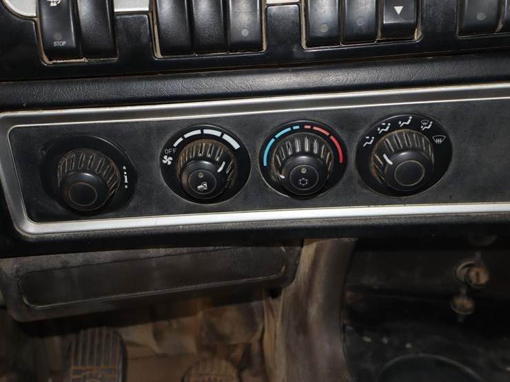 2011-kenworth-t800-image-33