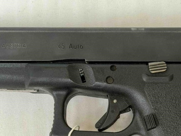 glock-model-21-45acp-pistol-image-3