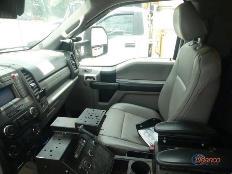 2017-ford-f550-image-10