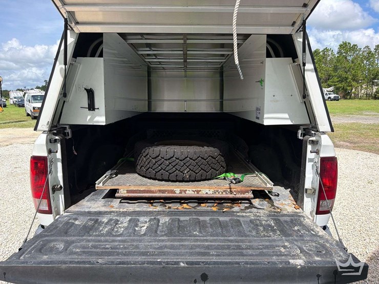 2015-dodge-3500-image-23