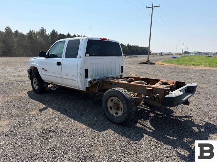 2005-chevrolet-silverado-2500hd-image-2