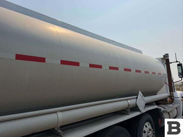 2001-freightliner-cst120-tank-truck-image-21