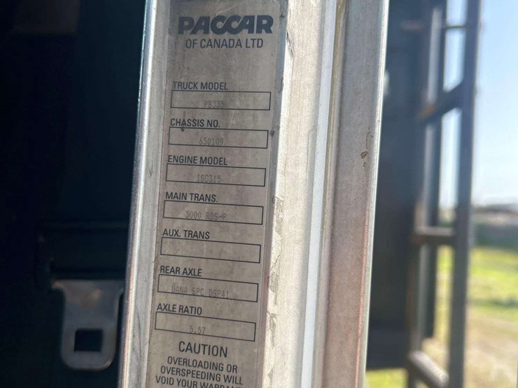2006-peterbilt-335-image-25