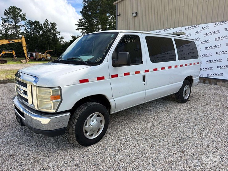 2012-ford-cargo-image-1