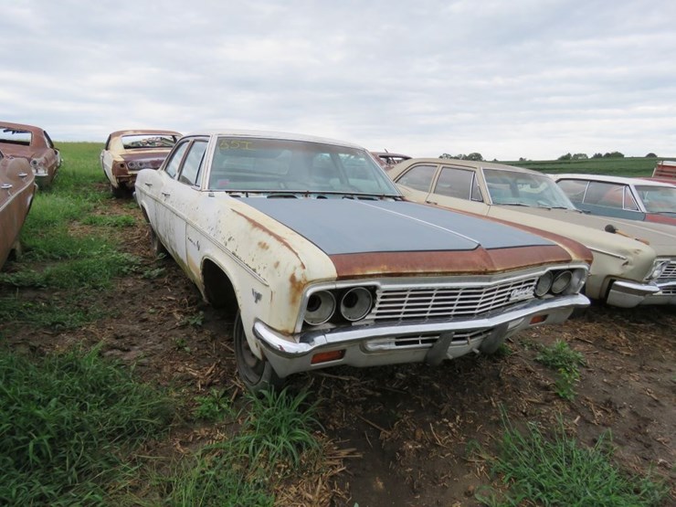 1966-chevrolet-impala-4dr-sedan-image-1