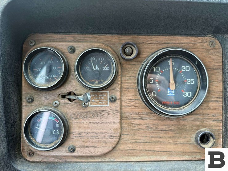 1991-volvo-gm-integral-sleeper-tractor-truck-image-80
