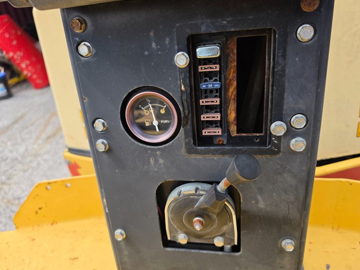 #25519-•-dynamic-vibratory-compactor-image-19