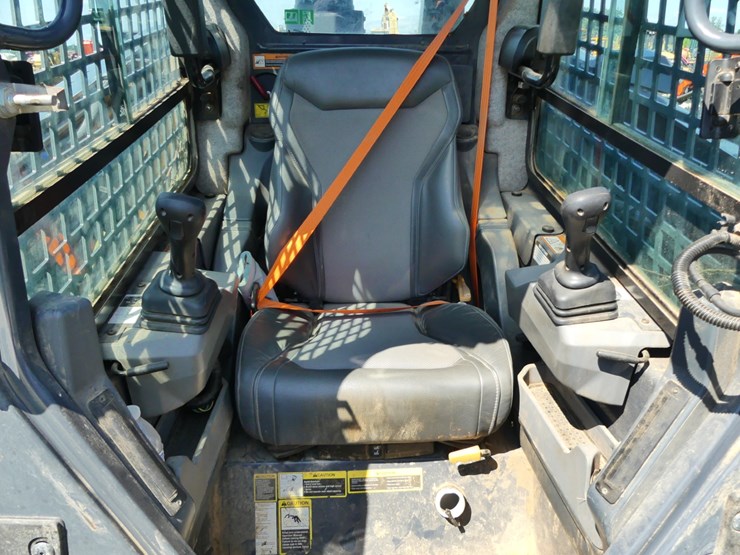 2024-deere-335p-image-13