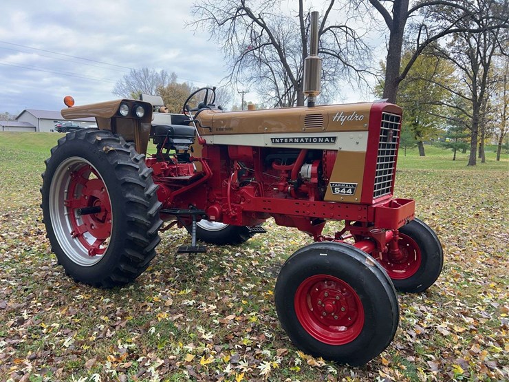 1970-farmall-544-hydro-gas-row-crop-golden-demonstrator-image-7