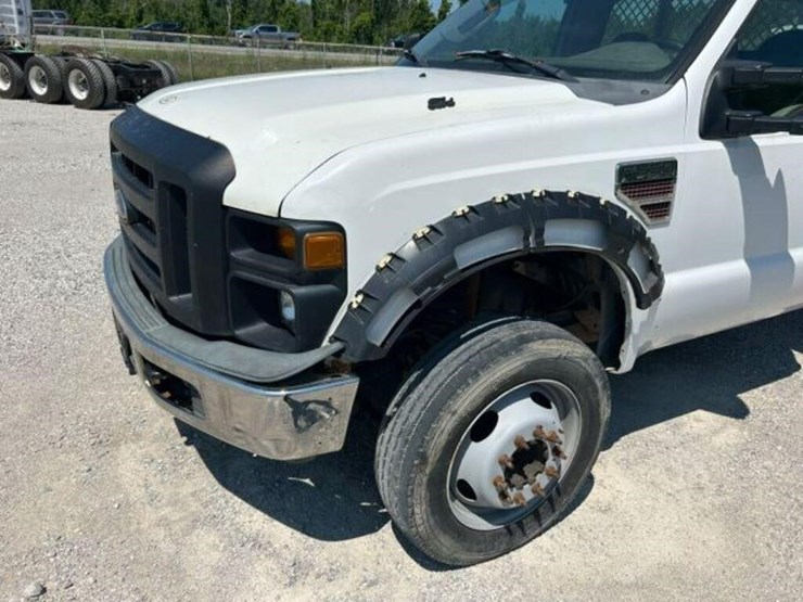 2009-ford-f550-image-32