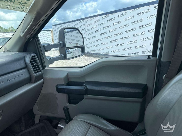 2017-ford-f550-image-21