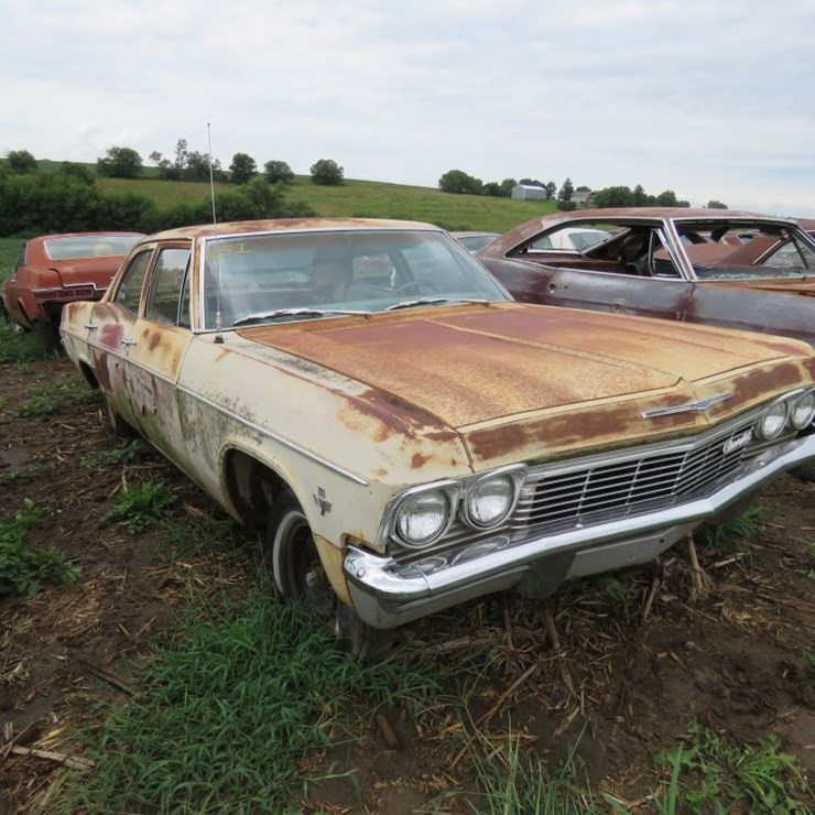 1965 Chevrolet Biscayne 4dr Sedan