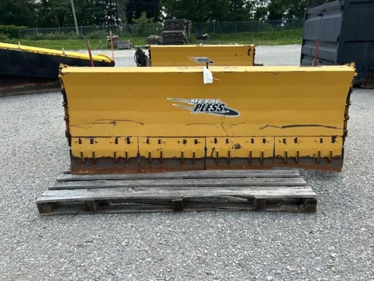 metal-pless-8-ft---13-ft-snow-pusher-agh0830-13le--image-1