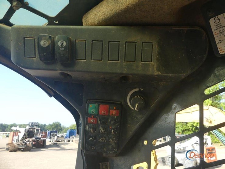 2023-deere-331g-image-12