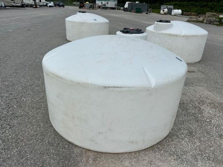 water-1,100-gal-polyethylene-tank-image-2