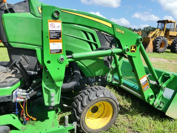 2021-john-deere-1025r-image-10