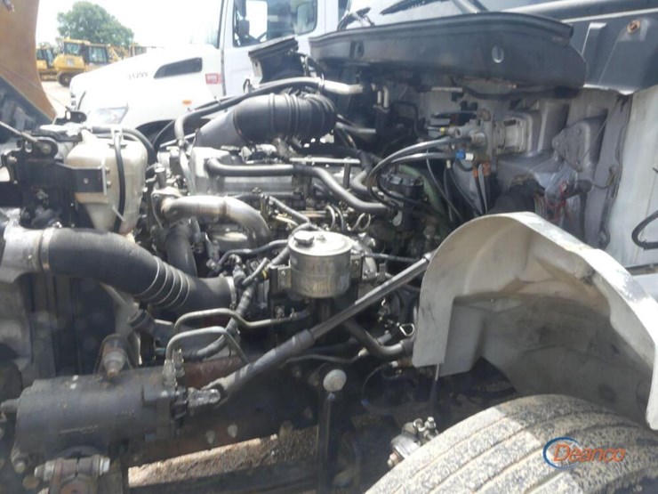 2008-hino-268-image-7