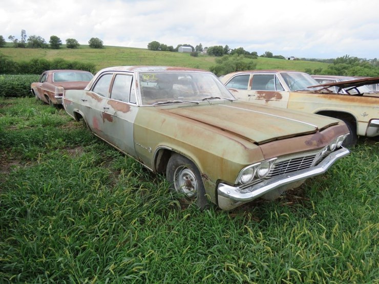 1965-chevrolet-impala-4dr-sedan-image-3