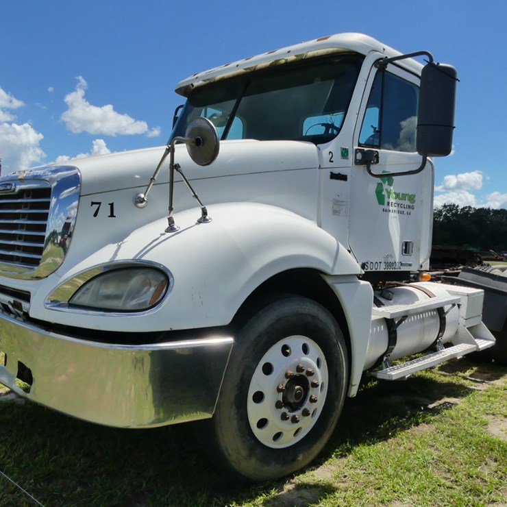 2007 Freightliner Day Cab