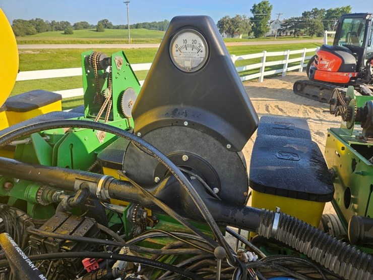john-deere-1770-image-33